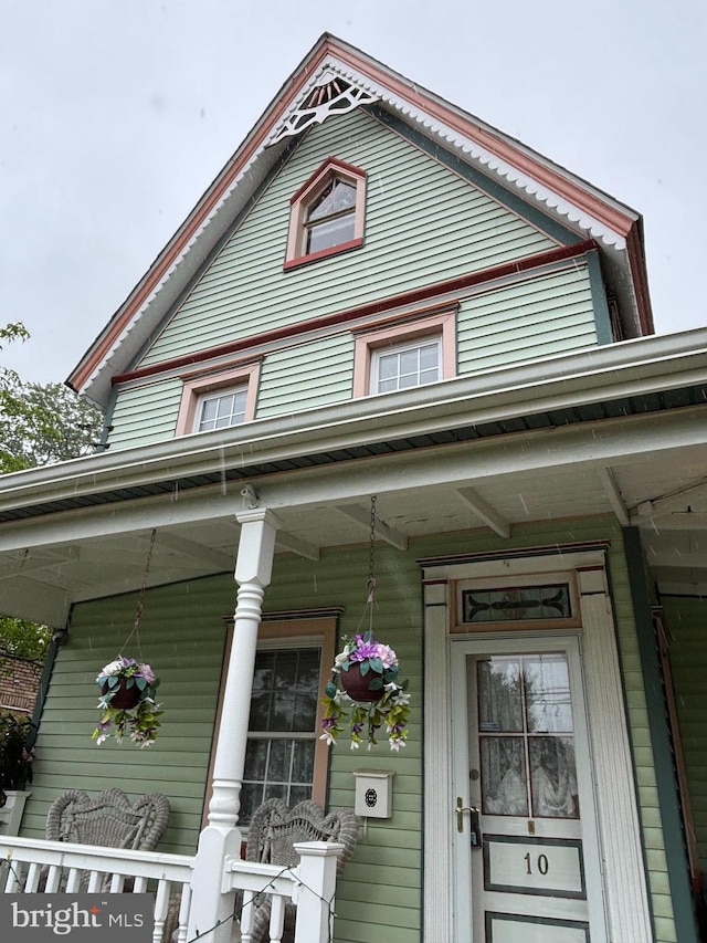 10 E Taunton Ave, Berlin, NJ 08009 - view of front of house with a porch