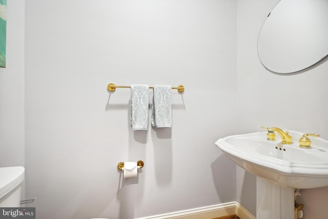 9630 Beman Woods Way, Potomac, MD 20854 - bathroom featuring toilet, baseboards, and a sink