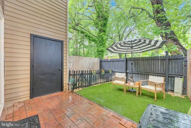 35 La Cascata, Clementon, NJ 08021 - fenced backyard with a patio