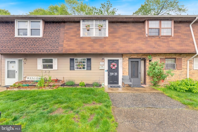 35 La Cascata, Clementon, NJ 08021 - multi unit property with a front yard and a shingled roof
