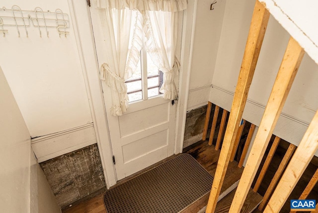803 Alleghany Ave, Staunton, VA 24401 - entryway featuring wood finished floors