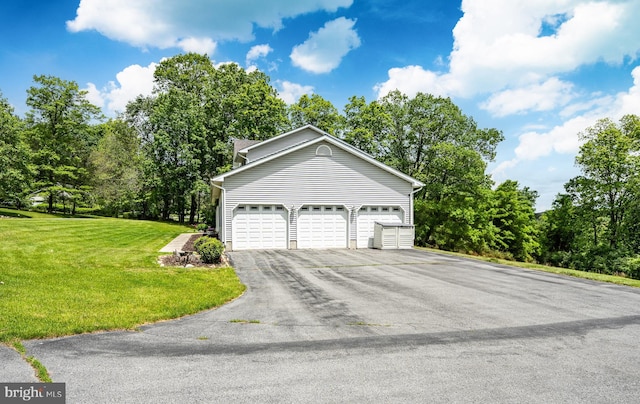 174 Greentree Dr, Bangor, PA 18013 - garage with driveway