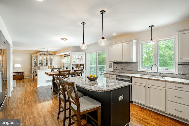 174 Greentree Dr, Bangor, PA 18013 - kitchen featuring a sink, backsplash, a center island, and wood finished floors