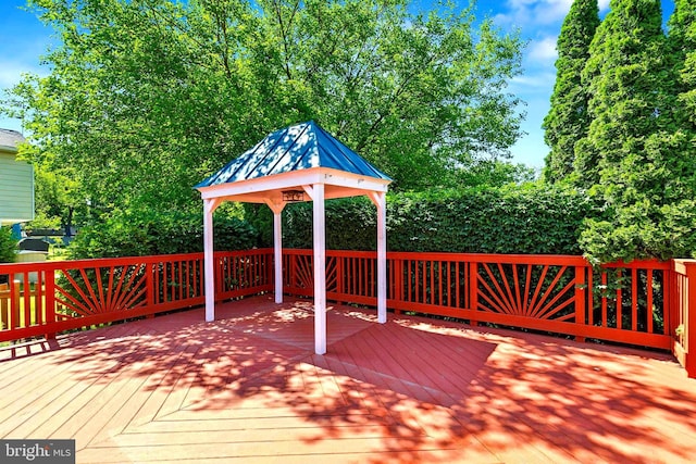 9511 Park St, Manassas, VA 20110 - view of wooden deck