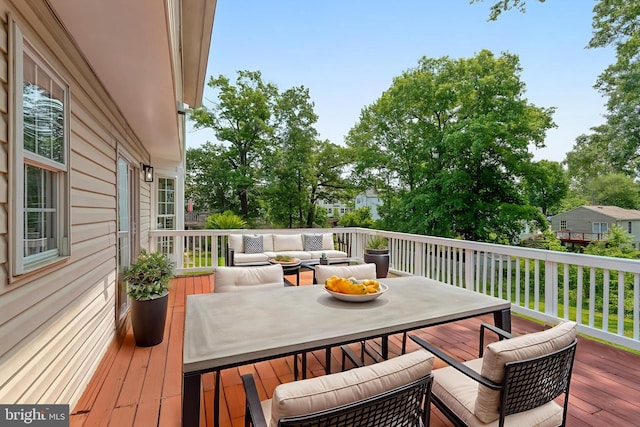 9509 Lincoln Ave, Manassas, VA 20110 - deck with an outdoor living space