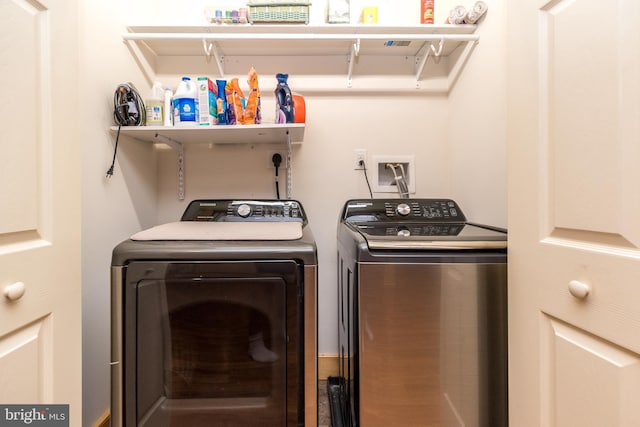 2733 Wood Ln, Morgantown, PA 19543 - washroom featuring washer and clothes dryer