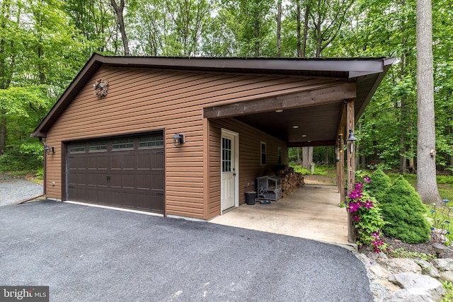 2733 Wood Ln, Morgantown, PA 19543 - view of garage
