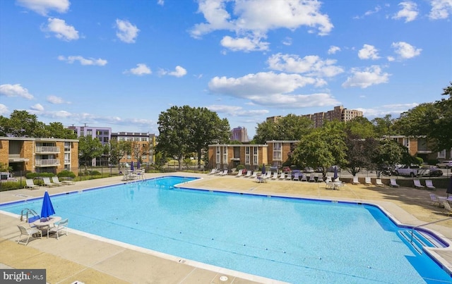 2525 Huntington Ave Unit 18, Alexandria, VA 22303 - community pool with a patio