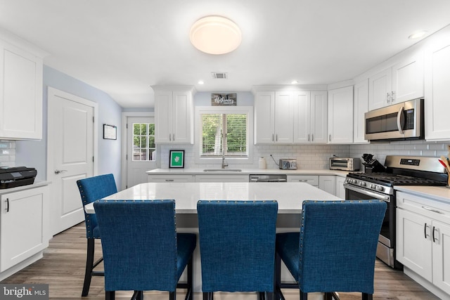 420 Conifer Dr, Forked River, NJ 08731 - kitchen featuring appliances with stainless steel finishes, a sink, a kitchen bar, backsplash, and recessed lighting