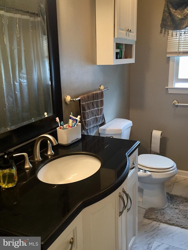 942 Monroe St, Harrisburg, PA 17113 - full bathroom featuring marble finish flooring, toilet, vanity, and curtained shower