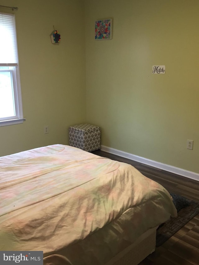 942 Monroe St, Harrisburg, PA 17113 - bedroom with wood finished floors and baseboards