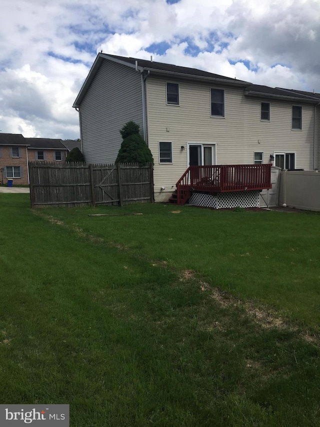 942 Monroe St, Harrisburg, PA 17113 - back of house featuring a wooden deck