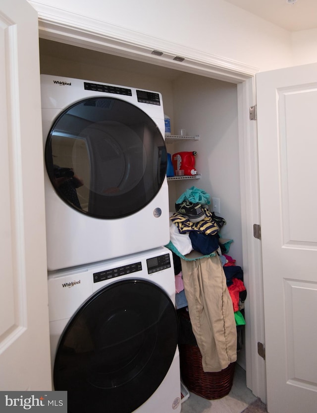 305 Shipyard Dr Unit 61, Cambridge, MD 21613 - laundry area with stacked washing machine and dryer