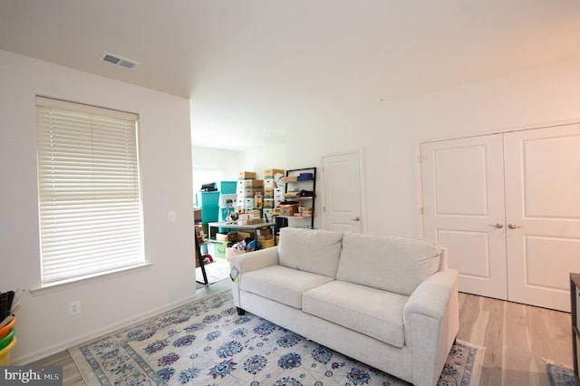 305 Shipyard Dr Unit 61, Cambridge, MD 21613 - living area with light wood finished floors