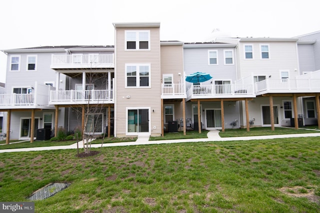 305 Shipyard Dr Unit 61, Cambridge, MD 21613 - rear view of property with central air condition unit and a lawn