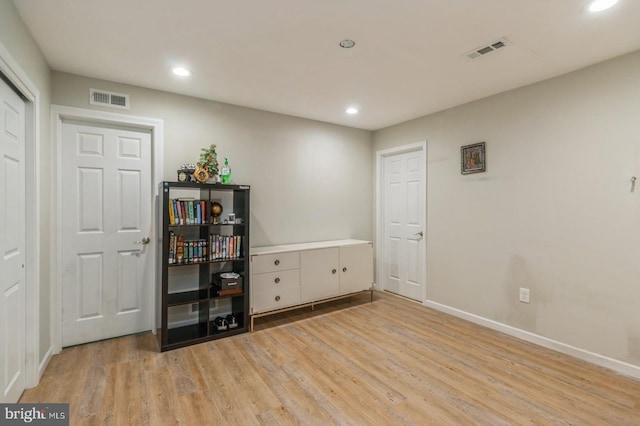 136 Chalkboard Ct, Moorestown, NJ 08057 - empty room featuring light wood finished floors, recessed lighting, and baseboards