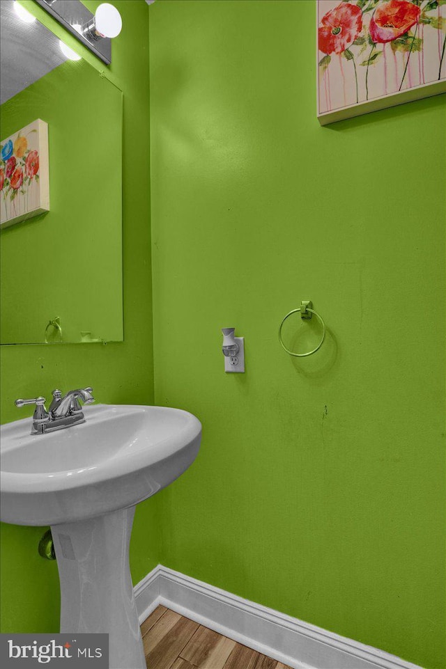 69 Calais Dr, Reading, PA 19605 - bathroom with baseboards, wood finished floors, and a sink