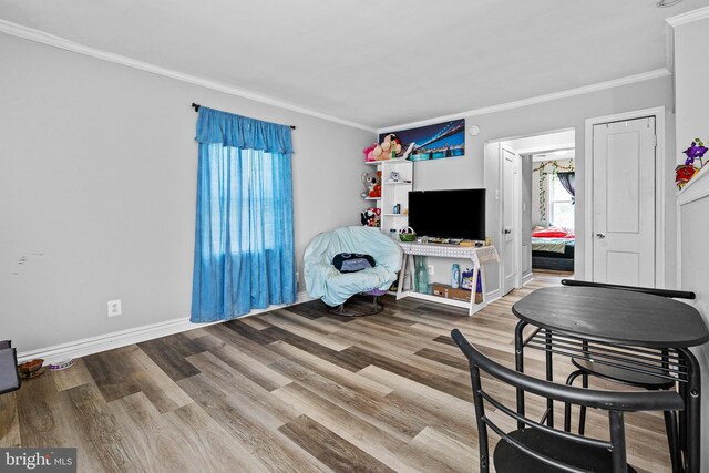 821 E Jeffrey St, Baltimore, MD 21225 - living area with crown molding, wood finished floors, and baseboards