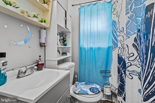 821 E Jeffrey St, Baltimore, MD 21225 - bathroom with toilet, vanity, and curtained shower