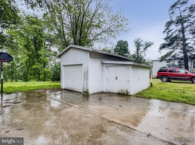 6985 Old Harrisburg Rd, York Springs, PA 17372 - detached garage with concrete driveway