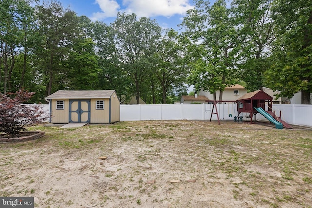 7 Breckenridge Dr, Sicklerville, NJ 08081 - fenced backyard with a playground