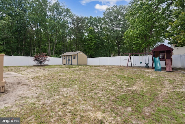 7 Breckenridge Dr, Sicklerville, NJ 08081 - fenced backyard featuring a playground