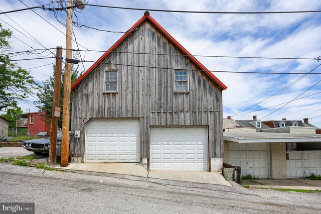 342 N Newberry St, York, PA 17401 - garage with a garage