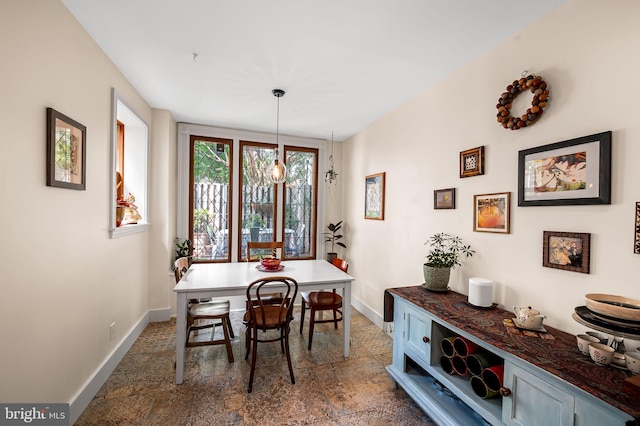 522 S Hanover St, Baltimore, MD 21201 - dining room featuring baseboards