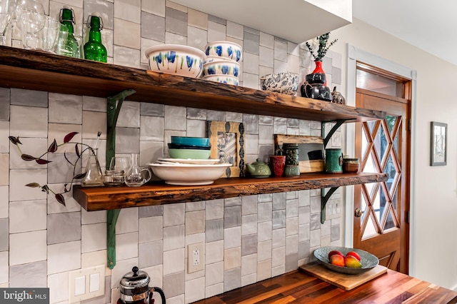 522 S Hanover St, Baltimore, MD 21201 - kitchen view of open shelves and tasteful backsplash