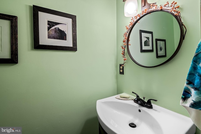 522 S Hanover St, Baltimore, MD 21201 - bathroom featuring a sink