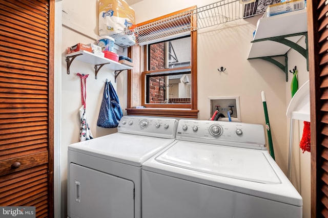 522 S Hanover St, Baltimore, MD 21201 - washroom with washing machine and clothes dryer