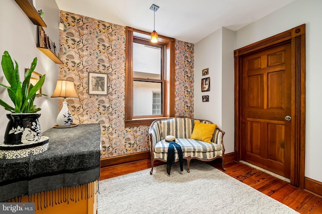 522 S Hanover St, Baltimore, MD 21201 - living area featuring hardwood / wood-style floors, baseboards, and wallpapered walls