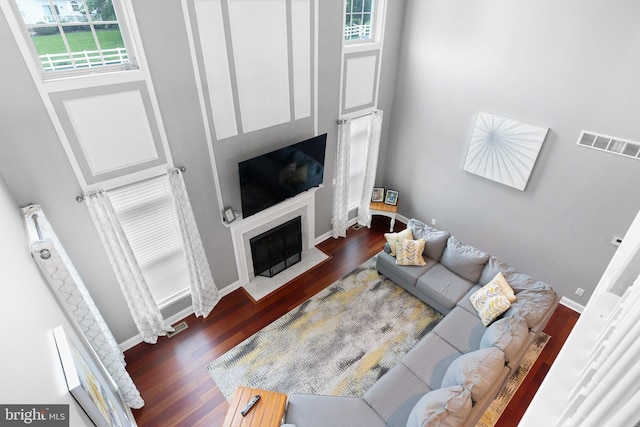 124 Willow Grove Mill Dr, Middletown, DE 19709 - living area featuring healthy amount of natural light, a fireplace with flush hearth, wood finished floors, and baseboards