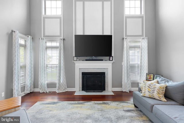 124 Willow Grove Mill Dr, Middletown, DE 19709 - living area featuring a high ceiling, plenty of natural light, a fireplace with flush hearth, and wood finished floors