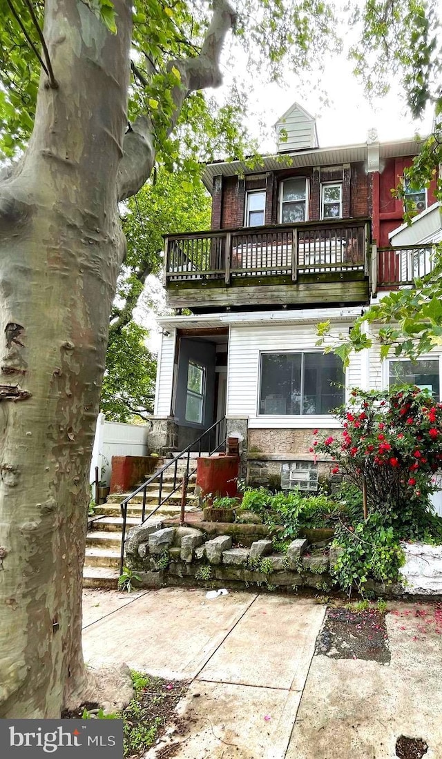 3647 N 19th St, Philadelphia, PA 19140 - back of property with a balcony