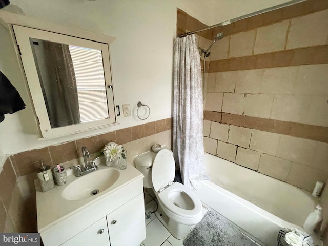 3647 N 19th St, Philadelphia, PA 19140 - full bathroom featuring vanity, shower / bath combo, toilet, and tile walls