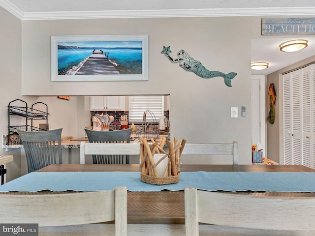 4711 Coastal Hwy Unit 538, Ocean City, MD 21842 - dining room with crown molding