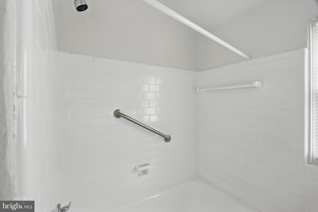 234 Linden Ave, Towson, MD 21286 - bathroom with washtub / shower combination