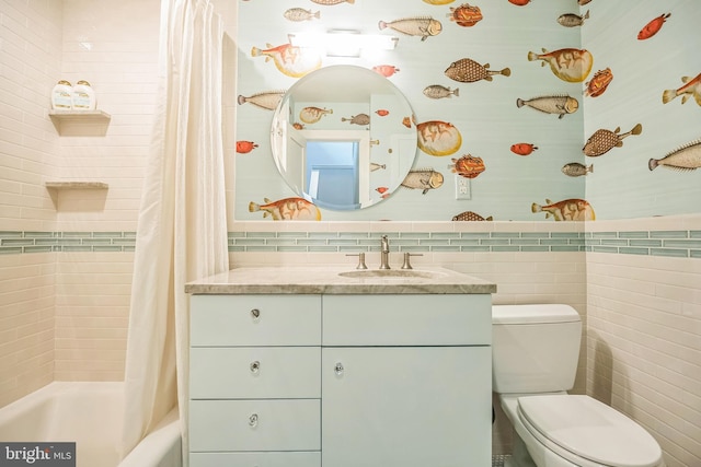 510 Pine St, Philadelphia, PA 19106 - full bathroom with toilet, vanity, and shower / bathtub combination with curtain