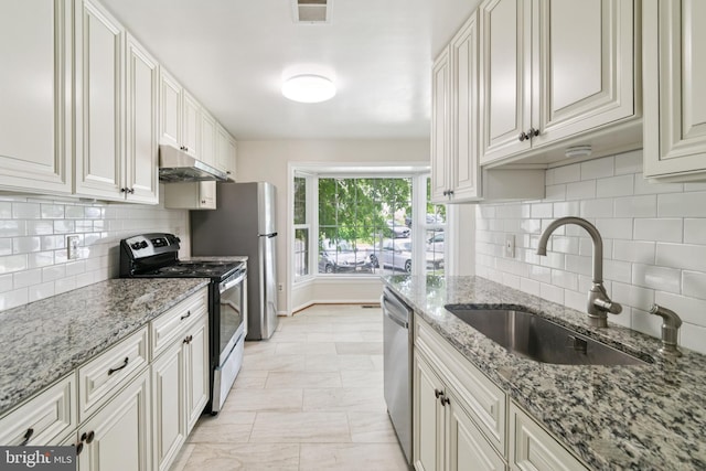 122 Sharpstead Ln, Gaithersburg, MD 20878 - kitchen with stainless steel appliances, a sink, under cabinet range hood, and decorative backsplash