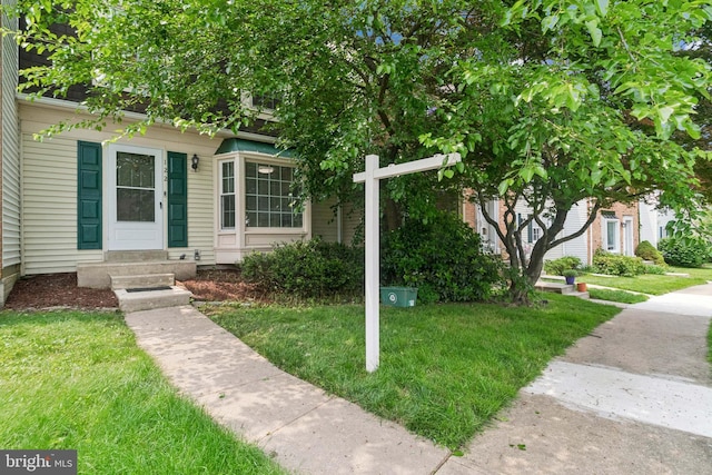 122 Sharpstead Ln, Gaithersburg, MD 20878 - view of front facade featuring a front lawn and entry steps