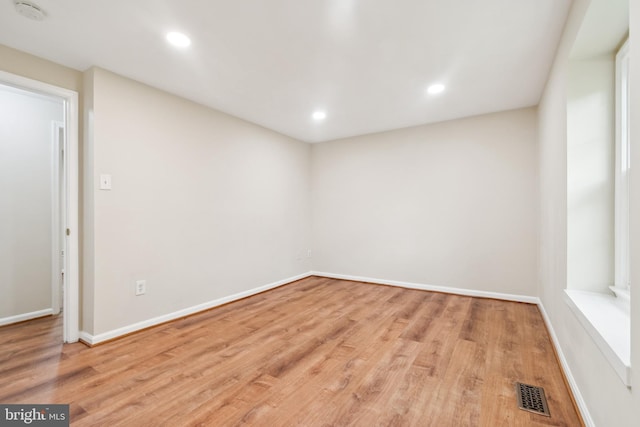 122 Sharpstead Ln, Gaithersburg, MD 20878 - unfurnished room featuring light wood-type flooring, recessed lighting, a smoke detector, and baseboards