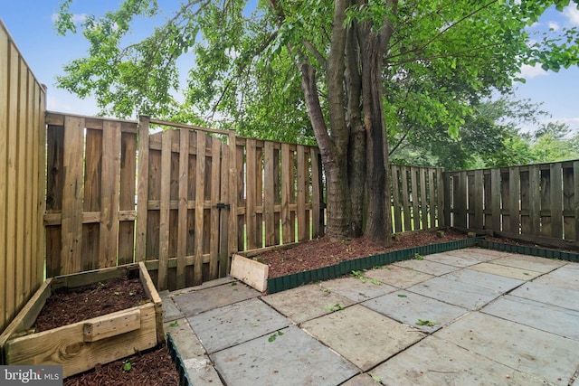 122 Sharpstead Ln, Gaithersburg, MD 20878 - fenced backyard with a patio
