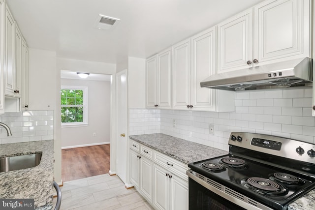 122 Sharpstead Ln, Gaithersburg, MD 20878 - kitchen with stainless steel electric range oven, under cabinet range hood, a sink, white cabinets, and backsplash