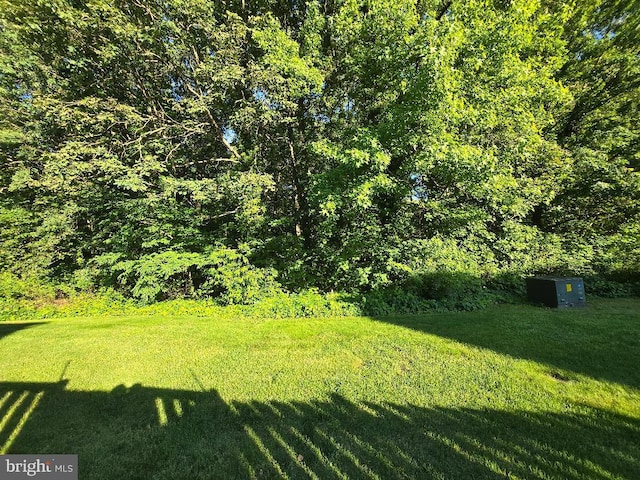 7657 Sheffield Village Ln, Lorton, VA 22079 - view of green lawn