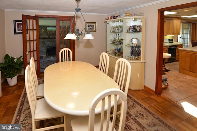 1009 Potts Mill Rd, Bordentown, NJ 08505 - dining space featuring ornamental molding and baseboards