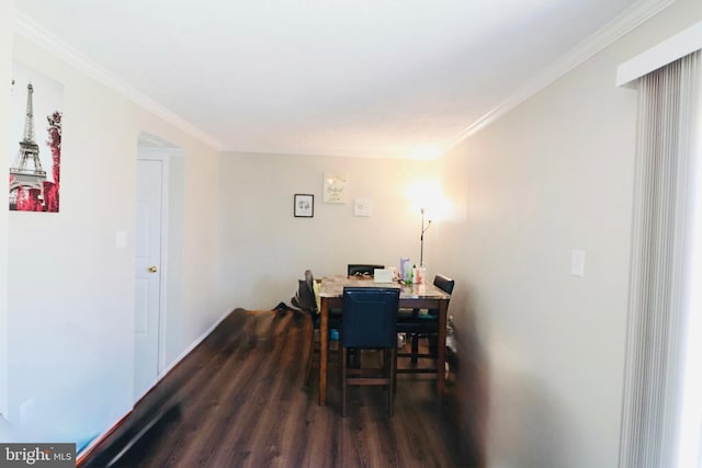 2460 Kilpatrick Pl, Dumfries, VA 22026 - dining space featuring dark wood-style floors, crown molding, and baseboards