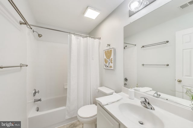 35551 Sarasota St, Round Hill, VA 20141 - full bath featuring toilet, vanity, and shower / tub combo with curtain