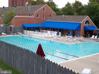 1157 Riverside Ave, Baltimore, MD 21230 - community pool with a patio area
