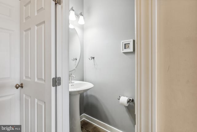 39 Grain Ct, Magnolia, DE 19962 - bathroom featuring baseboards and a sink